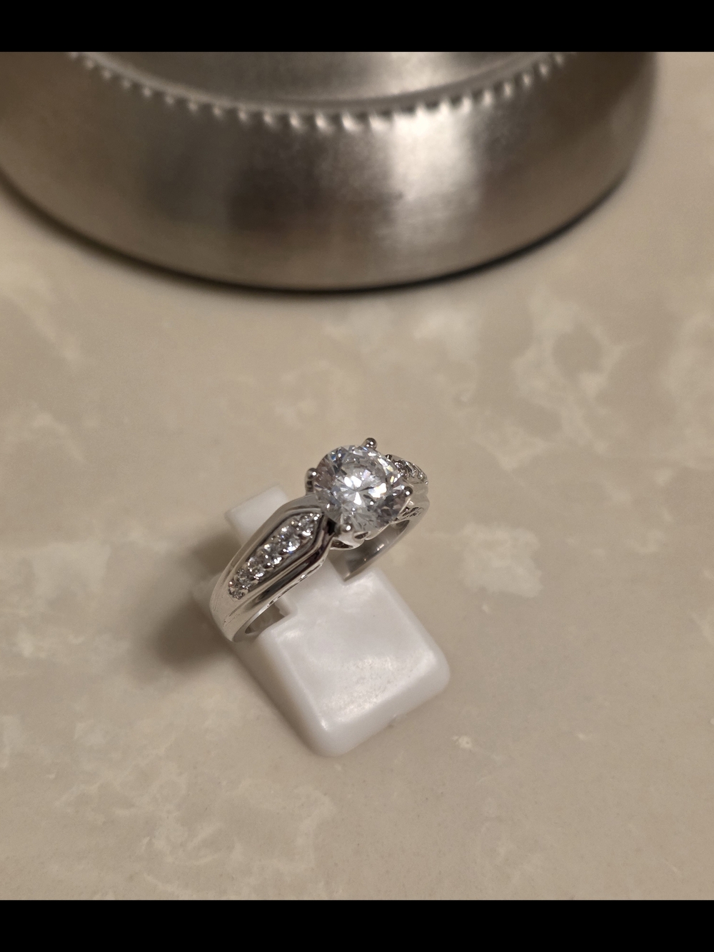 Classic Solitaire Round Cubic Zirconia Engagement Ring Size 8 - Picture 3 of 10